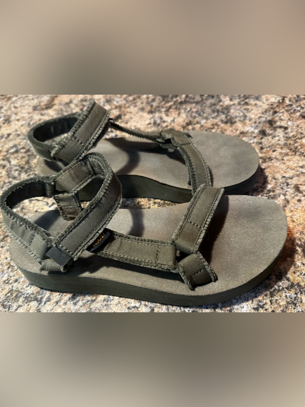 Teva Midform Universal Women’s Size 7 Walking Sandals Army Green Hiking Outdoors